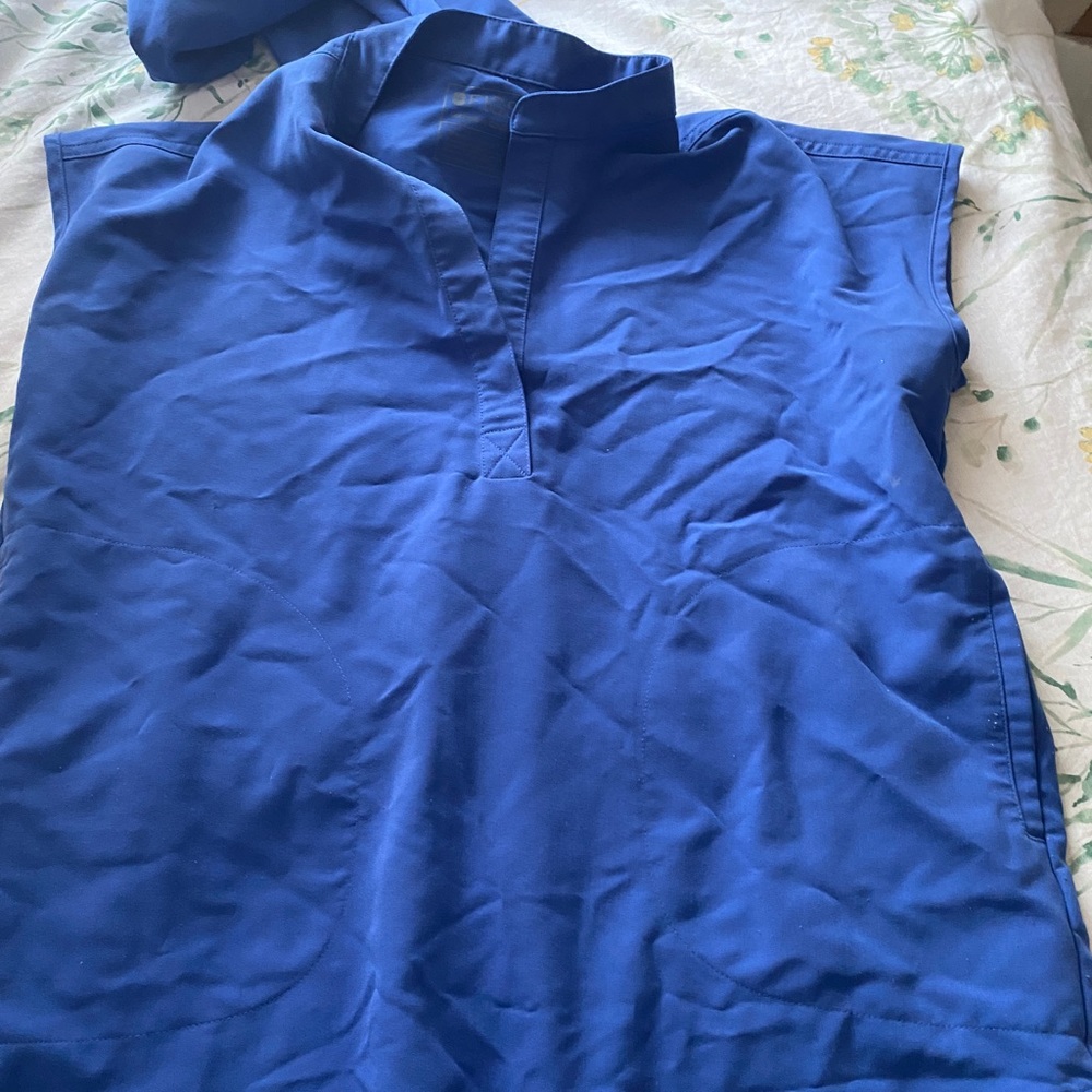 Figs womens denim blue scrub set top and bottom included